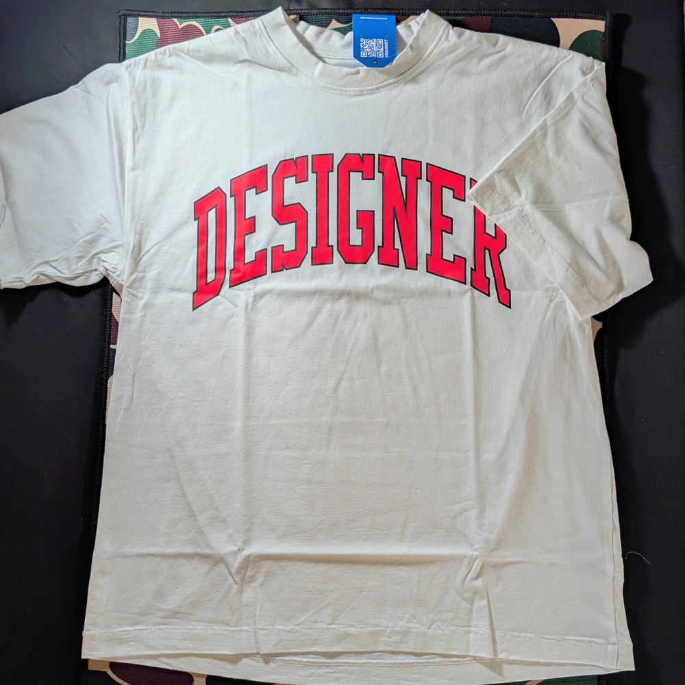 Market T-Shirt‎ with Red Designer Print